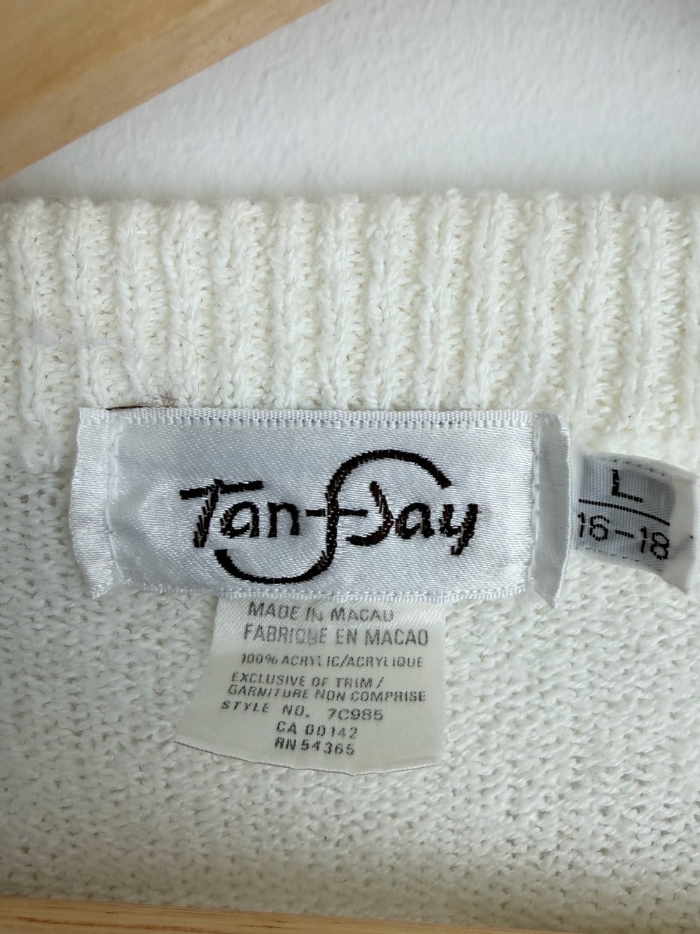 Vintage TanJay Floral Embroidered Cottagecore Knit Top - Size L - Picture 5 of 5